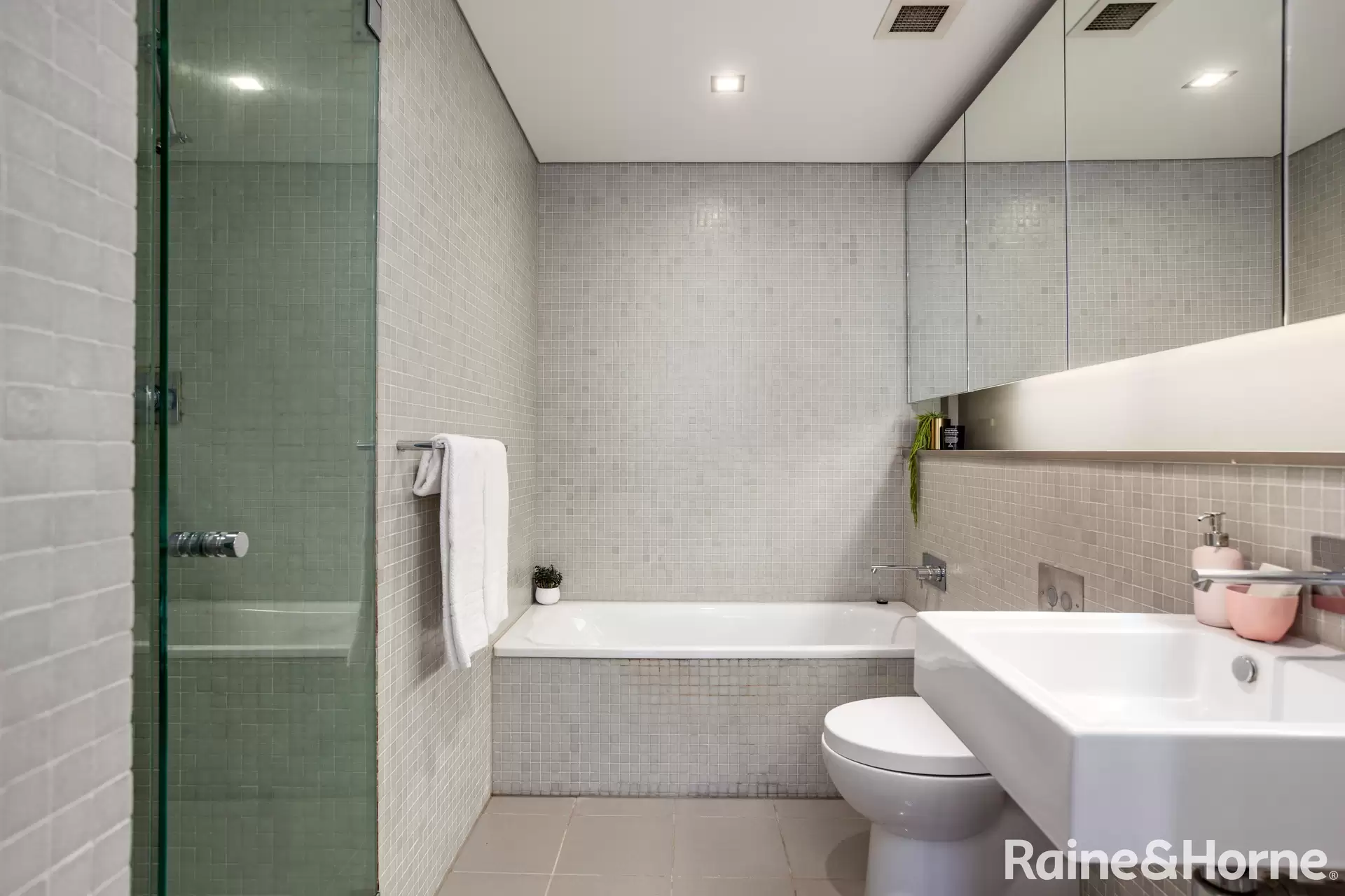 88/60-70 William Street, Woolloomooloo For Lease by Raine & Horne Randwick | Coogee | Clovelly - image 1