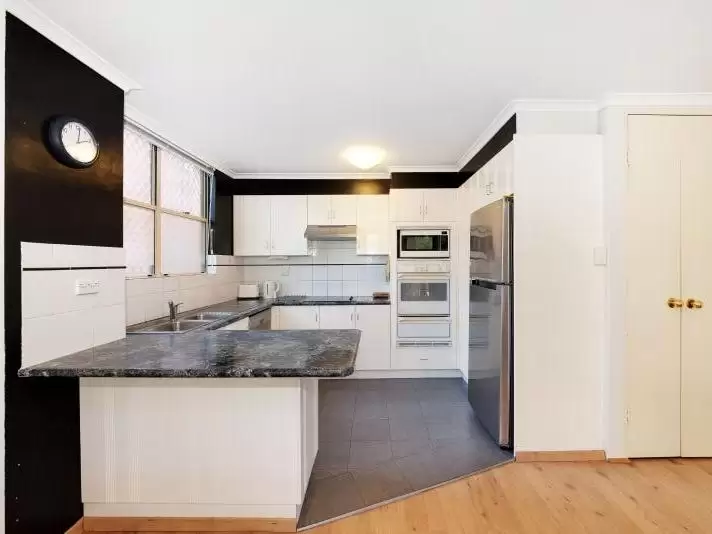4/58-60 Dudley Street, Coogee Leased by Raine & Horne Randwick | Coogee | Clovelly - image 2