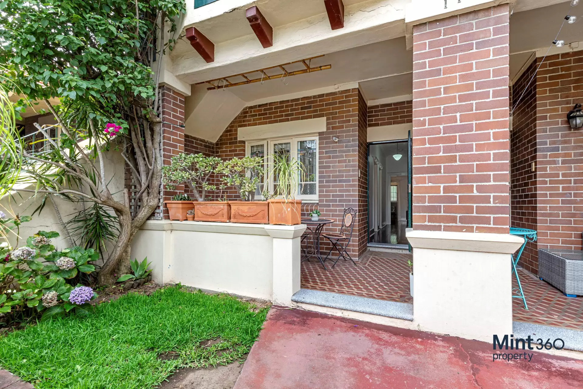 1/111 Mount Street, Coogee Sold by Raine & Horne Randwick | Coogee - image 1