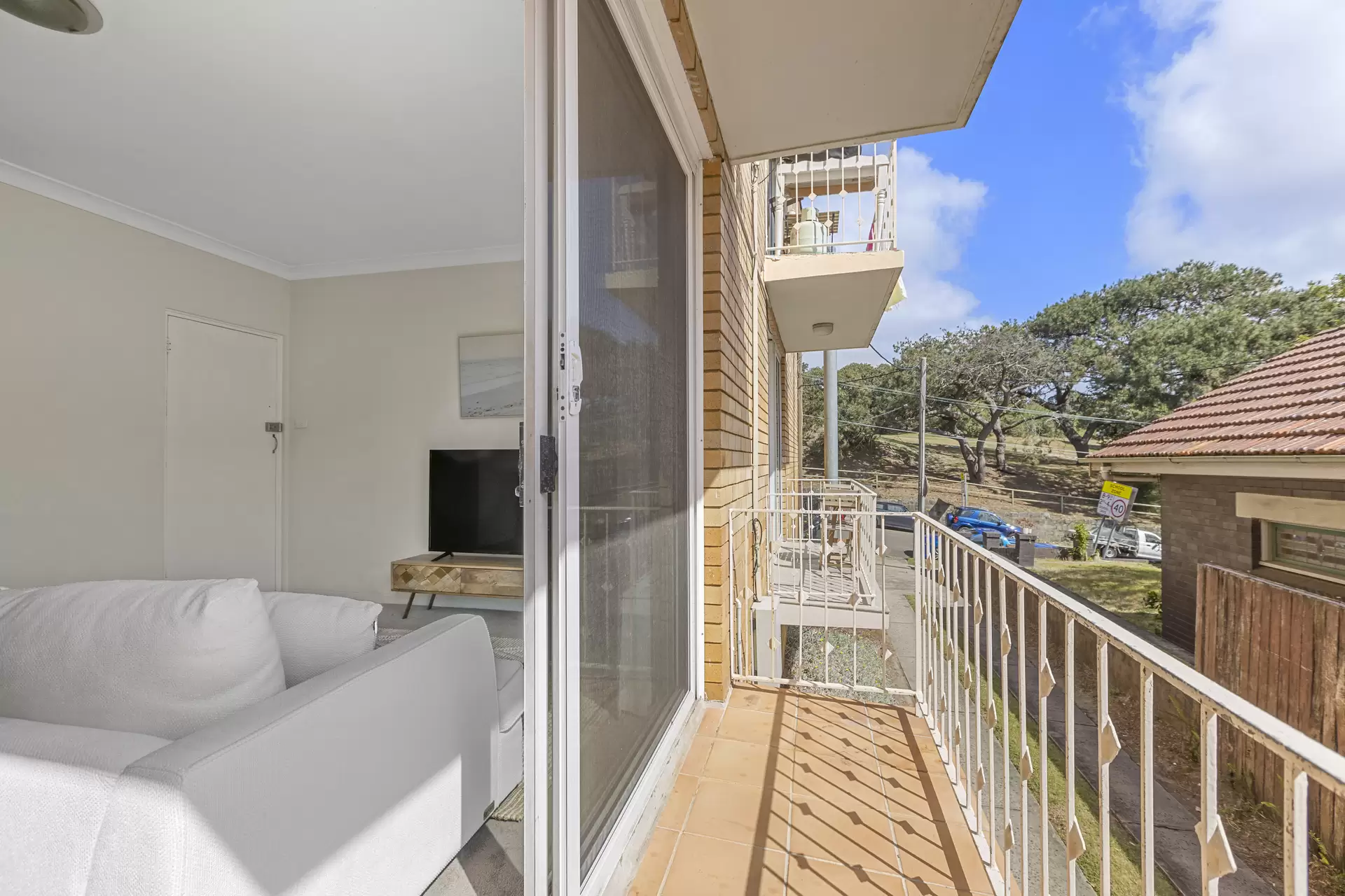 2/31 Byron Street, Coogee Leased by Raine & Horne Randwick | Coogee - image 1