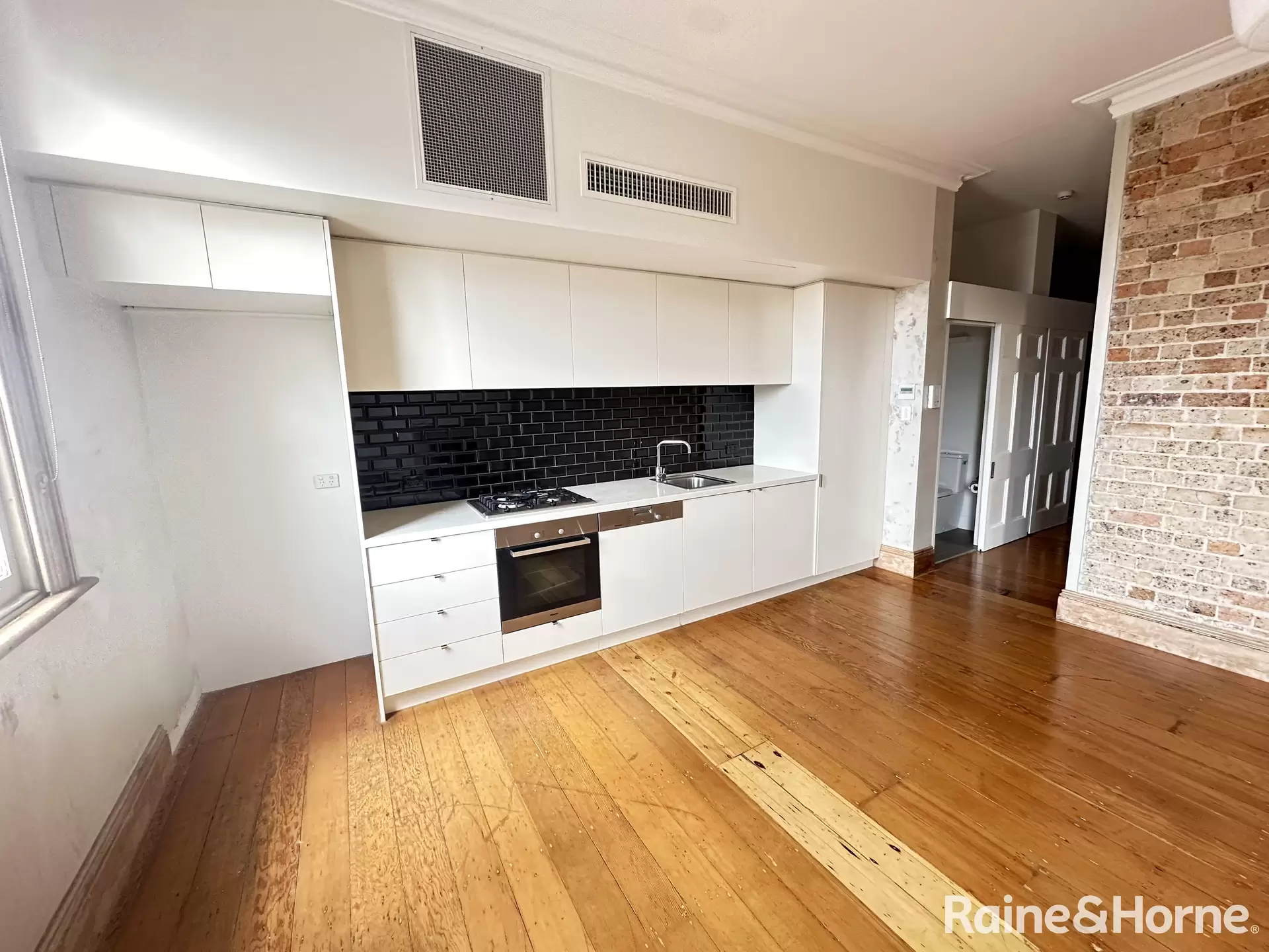 10/152 Avoca Street, Randwick Leased by Raine & Horne Randwick | Coogee | Clovelly - image 1