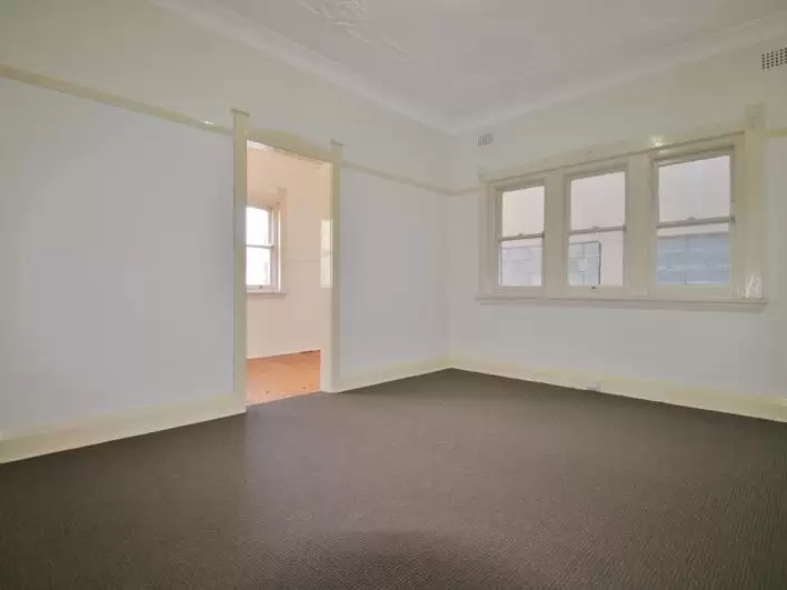 4/10 Ebley Street, Bondi Junction Leased by Raine & Horne Randwick | Coogee - image 3