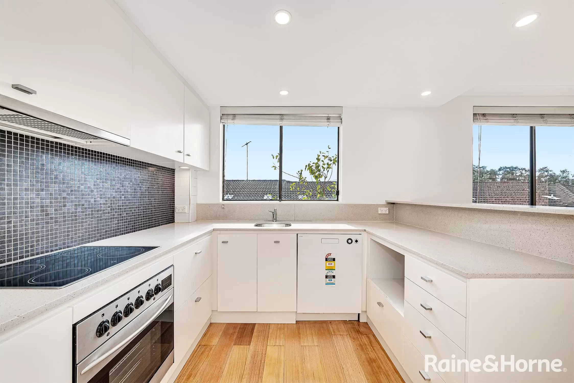 6/84 Melody Street, Coogee Leased by Raine & Horne Randwick | Coogee - image 2