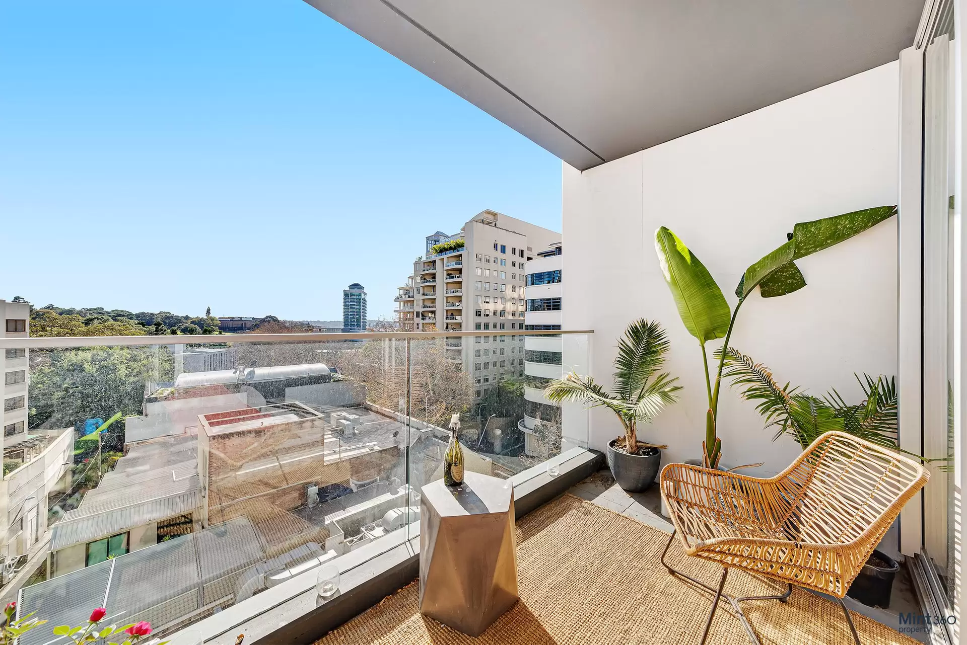 19/60-70 William Street, Woolloomooloo Leased by Raine & Horne Randwick | Coogee | Clovelly - image 1