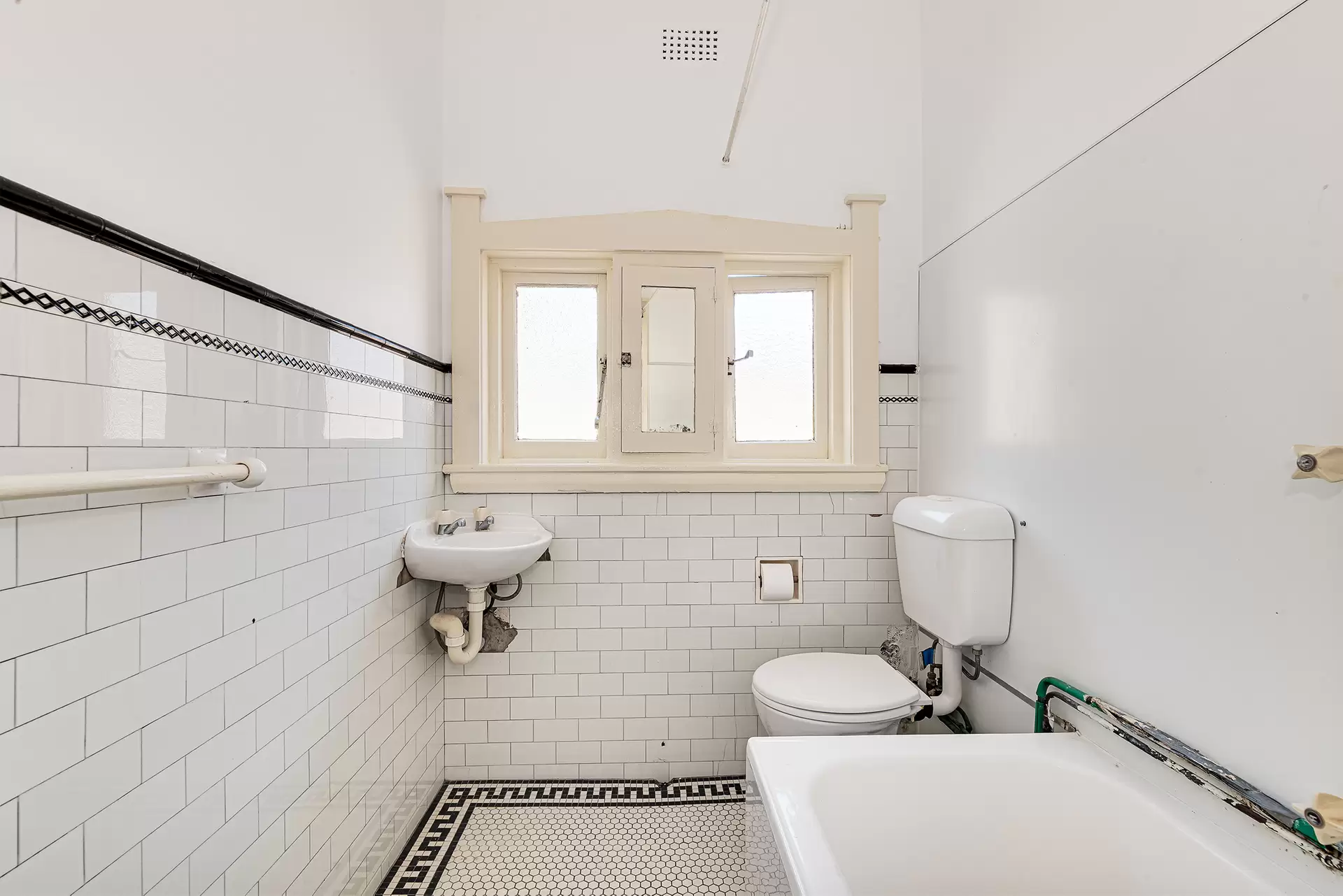 8/10 Ebley Street, Bondi Junction For Lease by Raine & Horne Randwick | Coogee | Clovelly - image 1