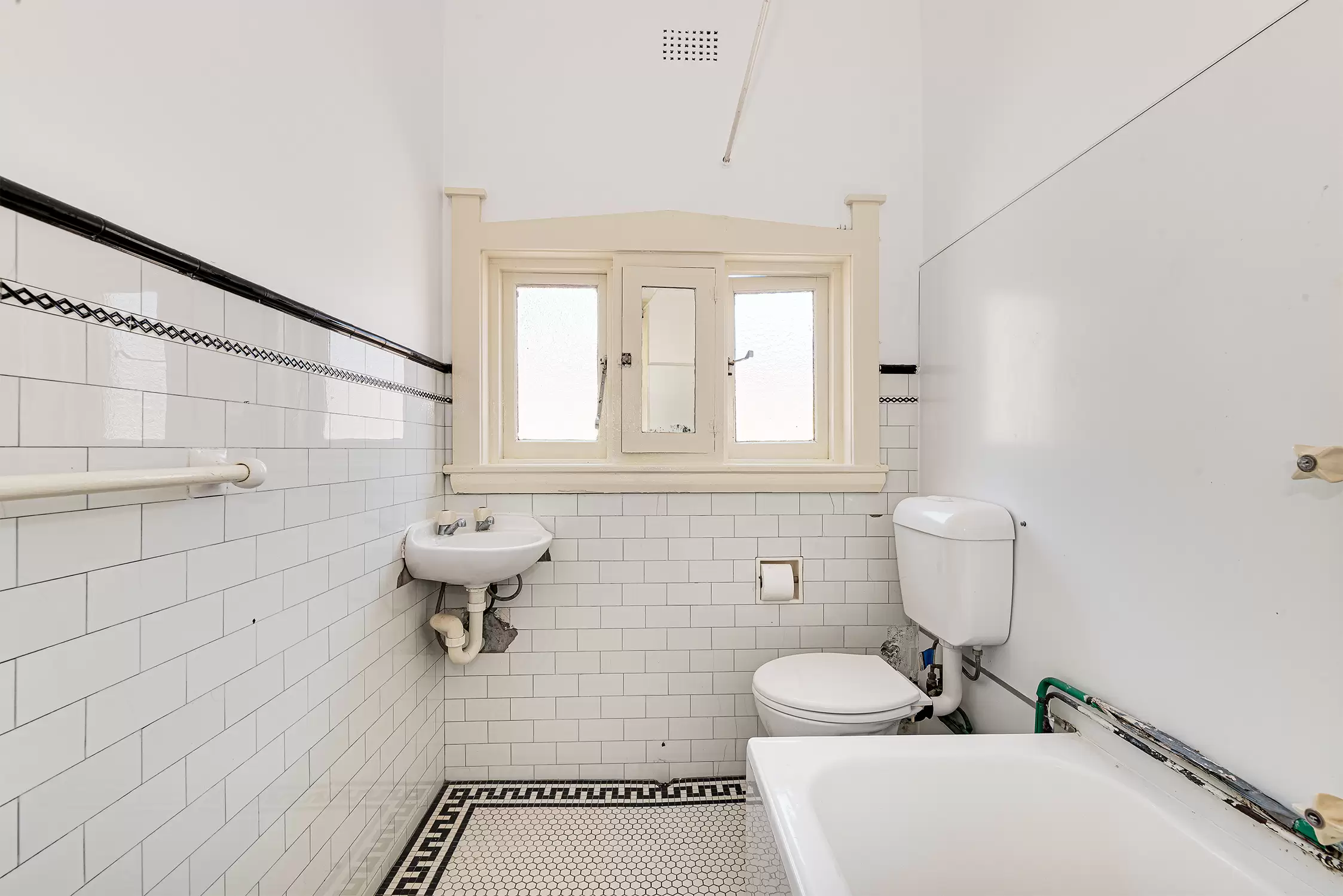 8/10 Ebley Street, Bondi Junction For Lease by Raine & Horne Randwick | Coogee | Clovelly - image 3