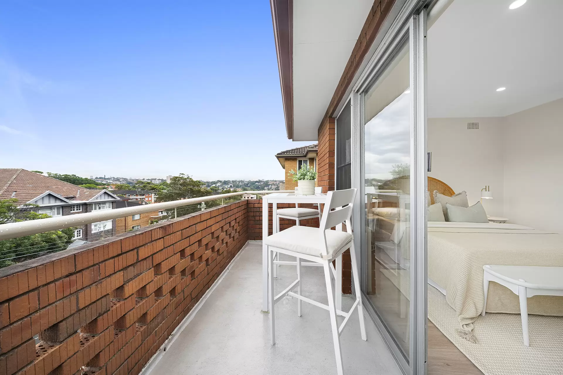 6/115 Mount Street, Coogee Auction by Raine & Horne Randwick | Coogee