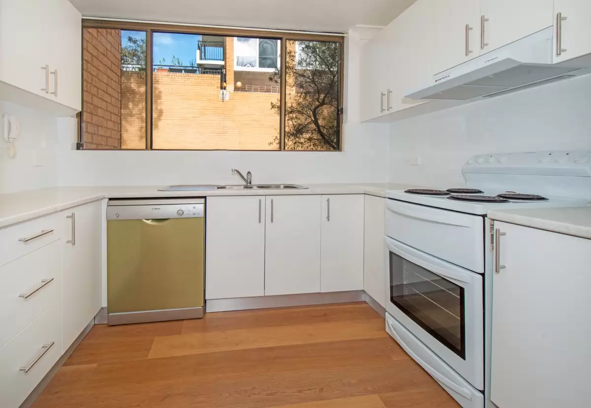 2/43 Byron Street, Coogee Leased by Raine & Horne Randwick | Coogee | Clovelly - image 3