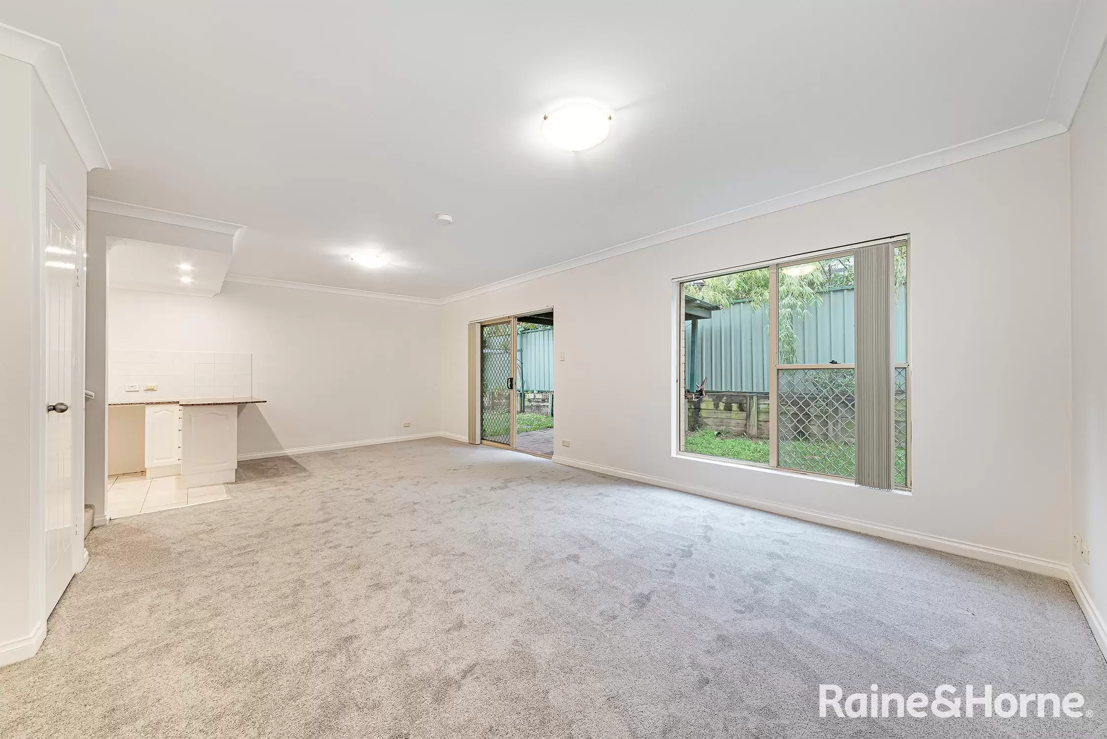 4/17 New Orleans Crescent, Maroubra Leased by Raine & Horne Randwick | Coogee | Clovelly - image 1