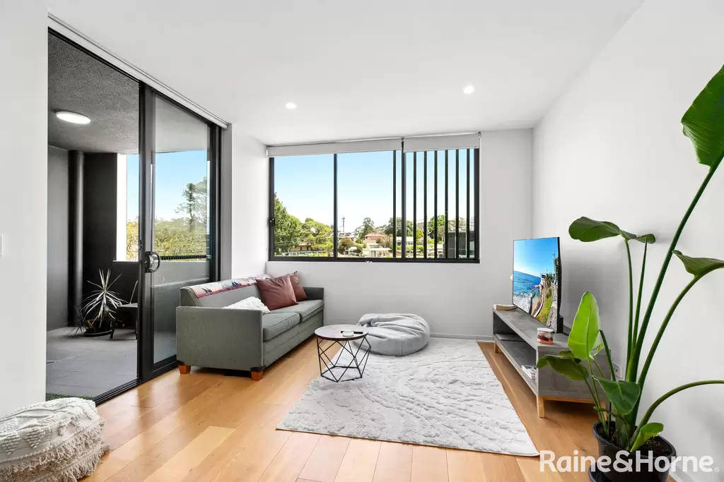 22/2-4 Lodge St, Hornsby Auction by Raine & Horne Randwick | Coogee | Clovelly