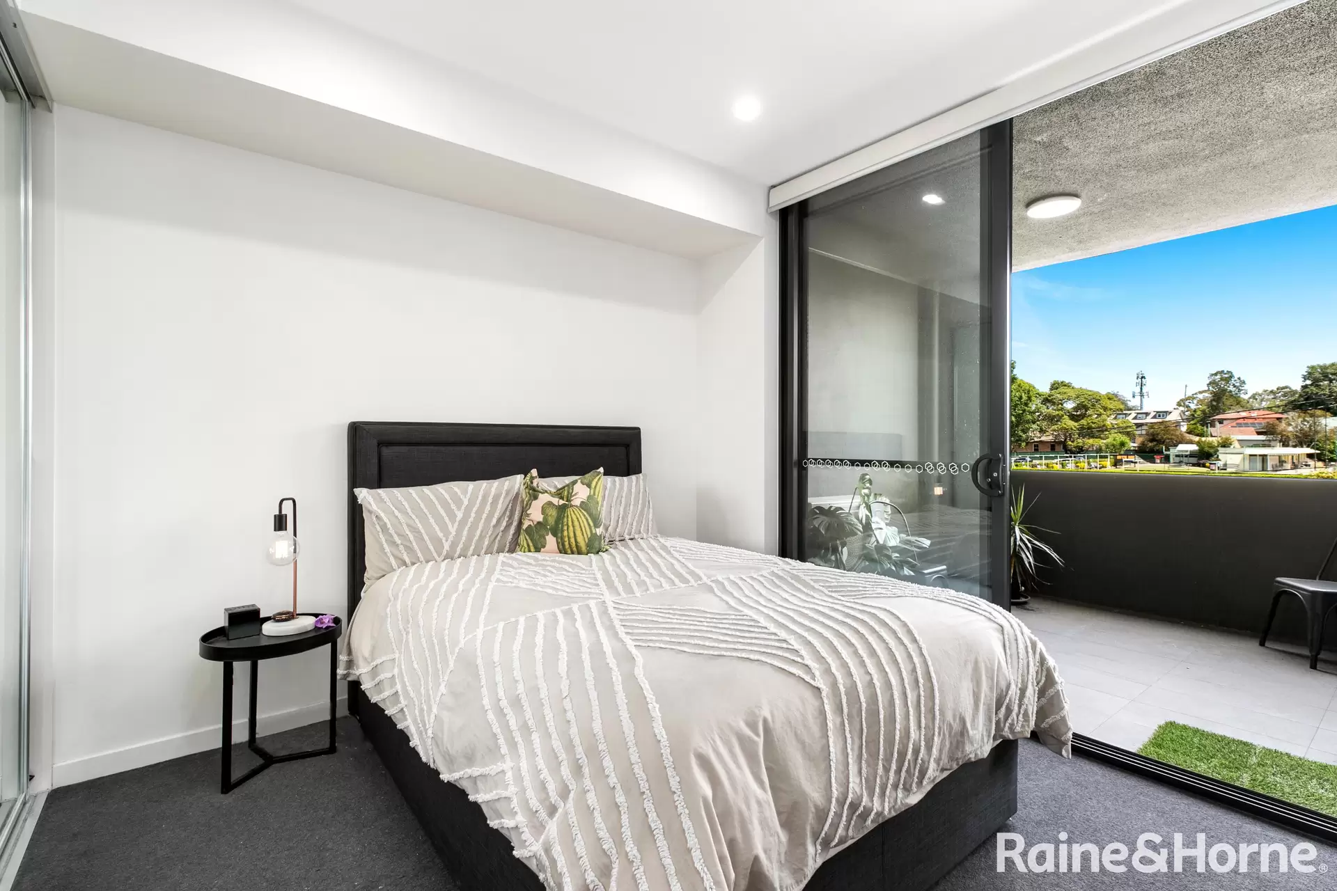 22/2-4 Lodge St, Hornsby Auction by Raine & Horne Randwick | Coogee | Clovelly - image 1