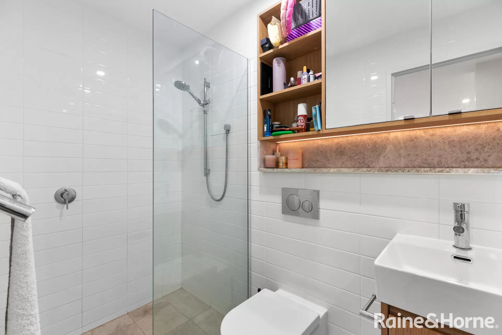 22/2-4 Lodge St, Hornsby Auction by Raine & Horne Randwick | Coogee | Clovelly - image 1