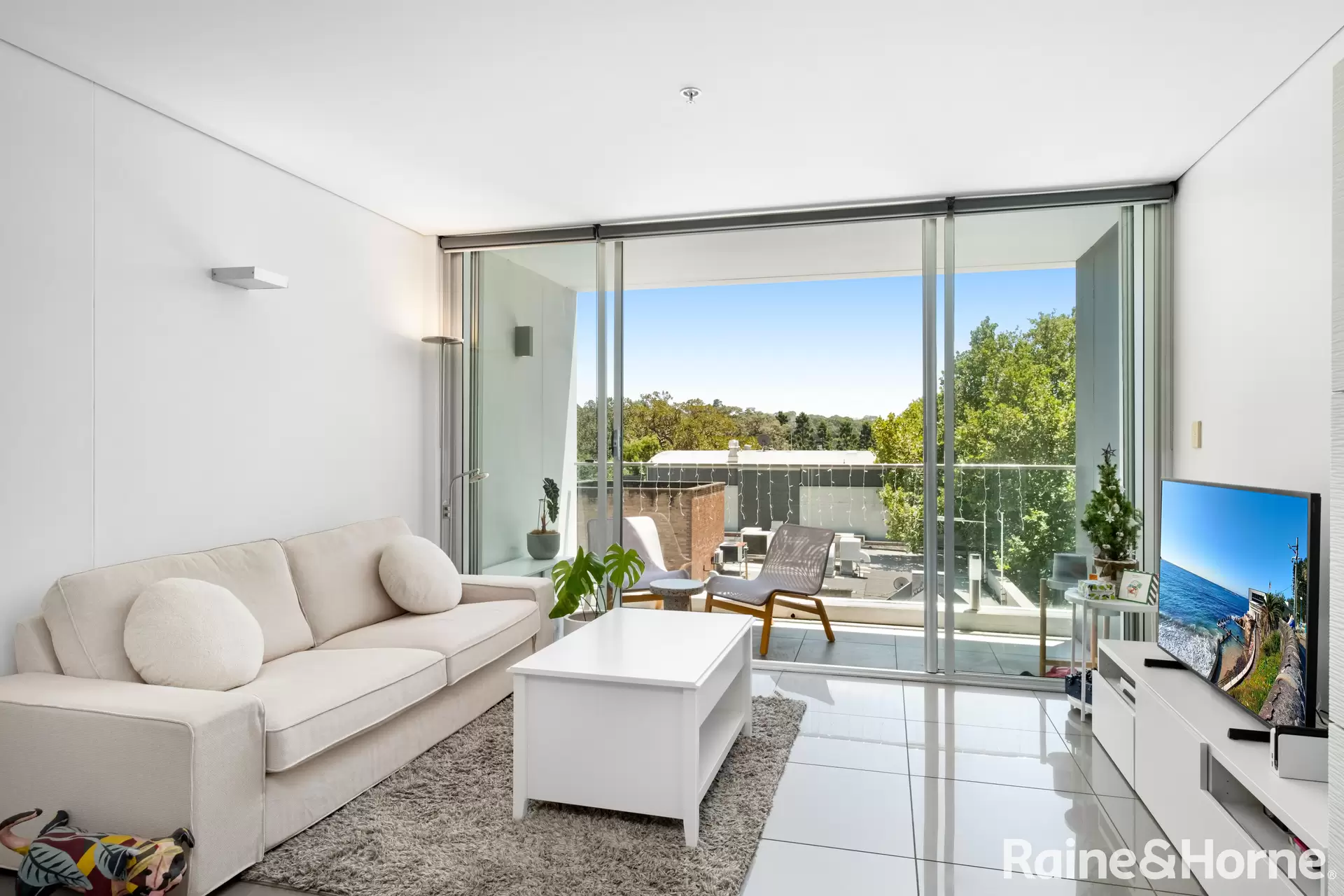 55/60-70 William St, Woolloomooloo Auction by Raine & Horne Randwick | Coogee | Clovelly - image 1