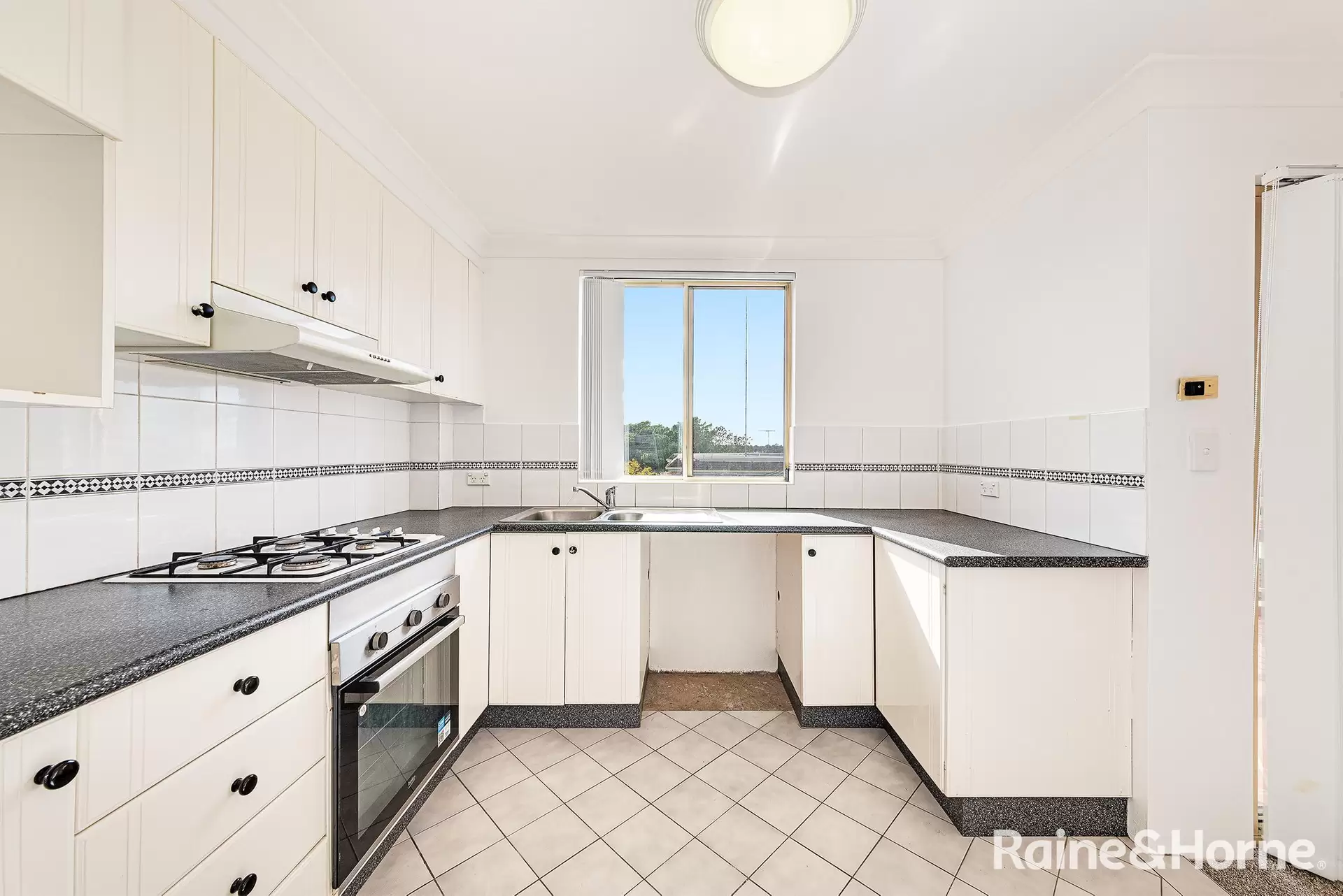 17/62-64 Rainbow Street, Kingsford For Lease by Raine & Horne Randwick | Coogee | Clovelly - image 1