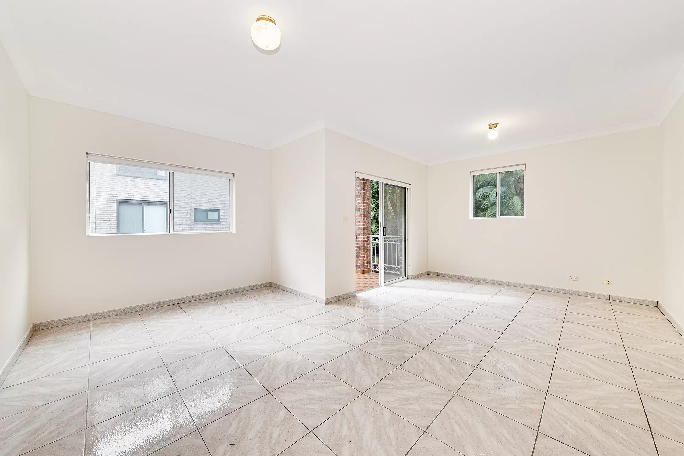 4/5 Lorne Avenue, Kensington For Lease by Raine & Horne Randwick | Coogee | Clovelly - image 2