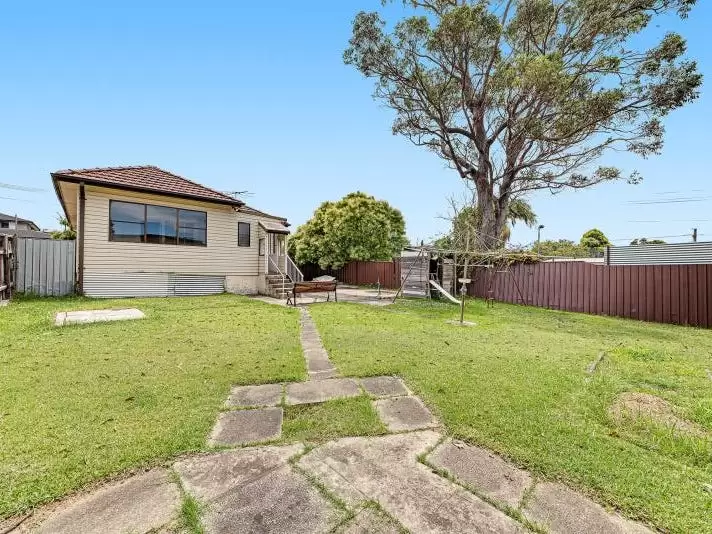2 Balfour Avenue, Caringbah For Lease by Raine & Horne Randwick | Coogee | Clovelly - image 6