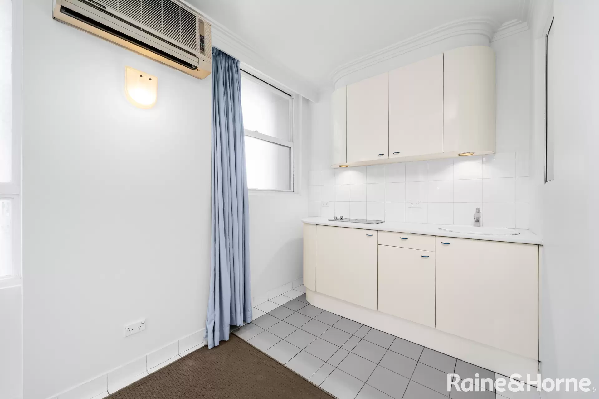 192/27 Park Street, Sydney Auction by Raine & Horne Randwick | Coogee | Clovelly - image 1