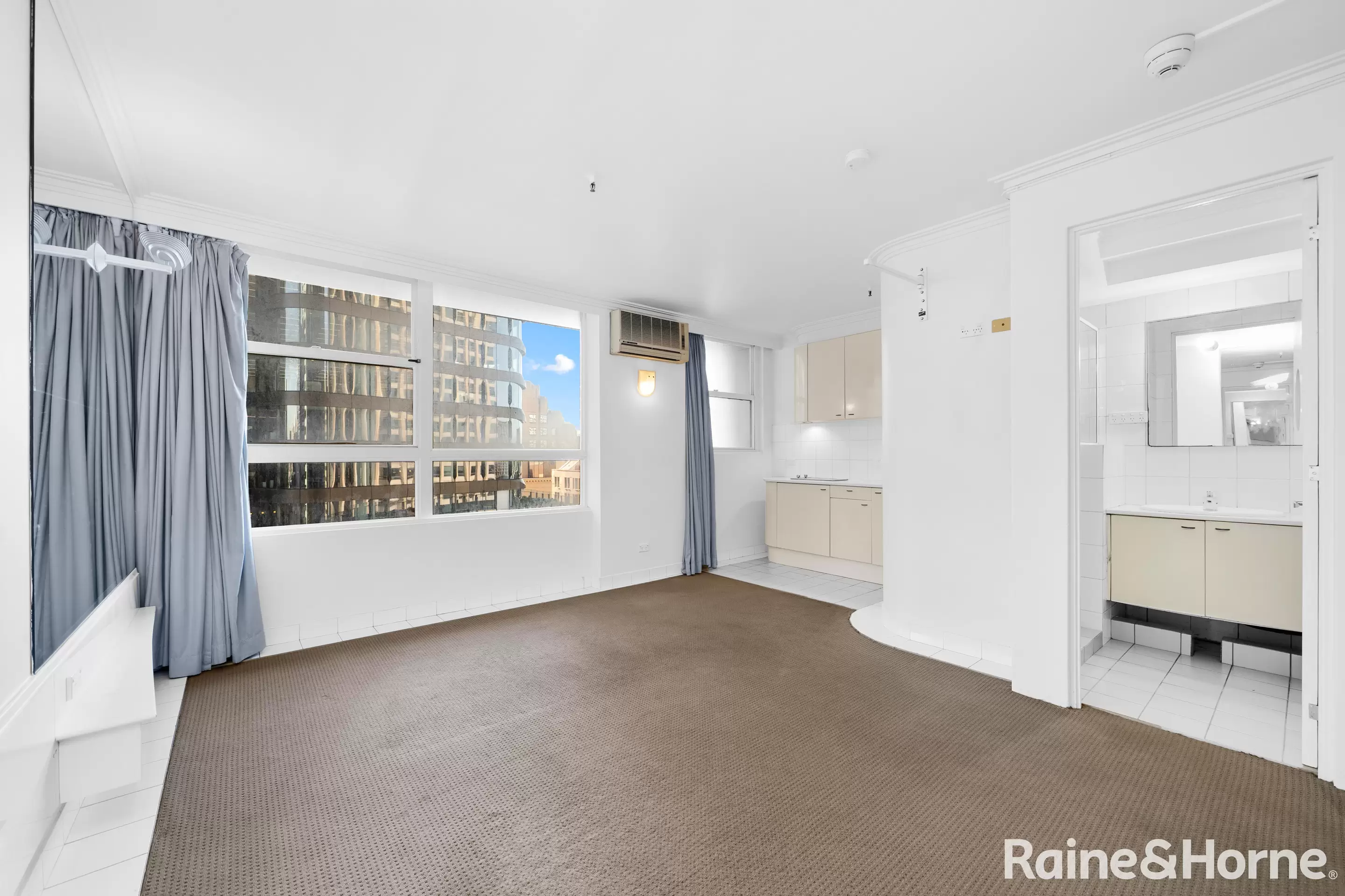 192/27 Park Street, Sydney Auction by Raine & Horne Randwick | Coogee | Clovelly - image 3