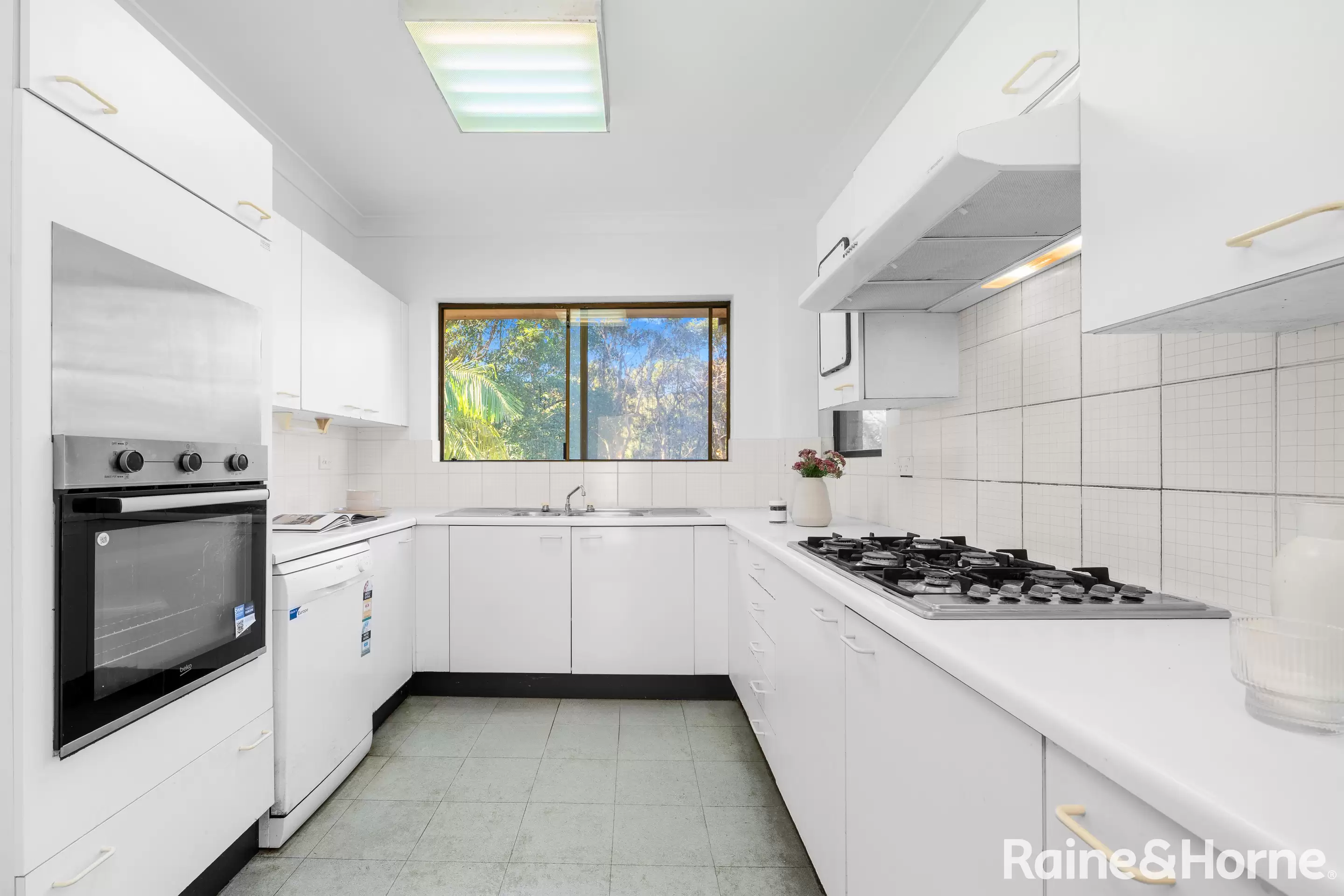 25/43A St Marks Road, Randwick Auction by Raine & Horne Randwick | Coogee | Clovelly - image 2
