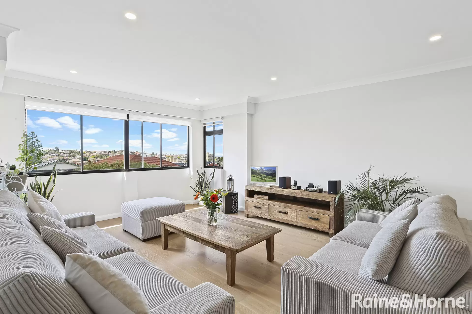 11/20 Carr Street, Coogee For Lease by Raine & Horne Randwick | Coogee | Clovelly - image 1