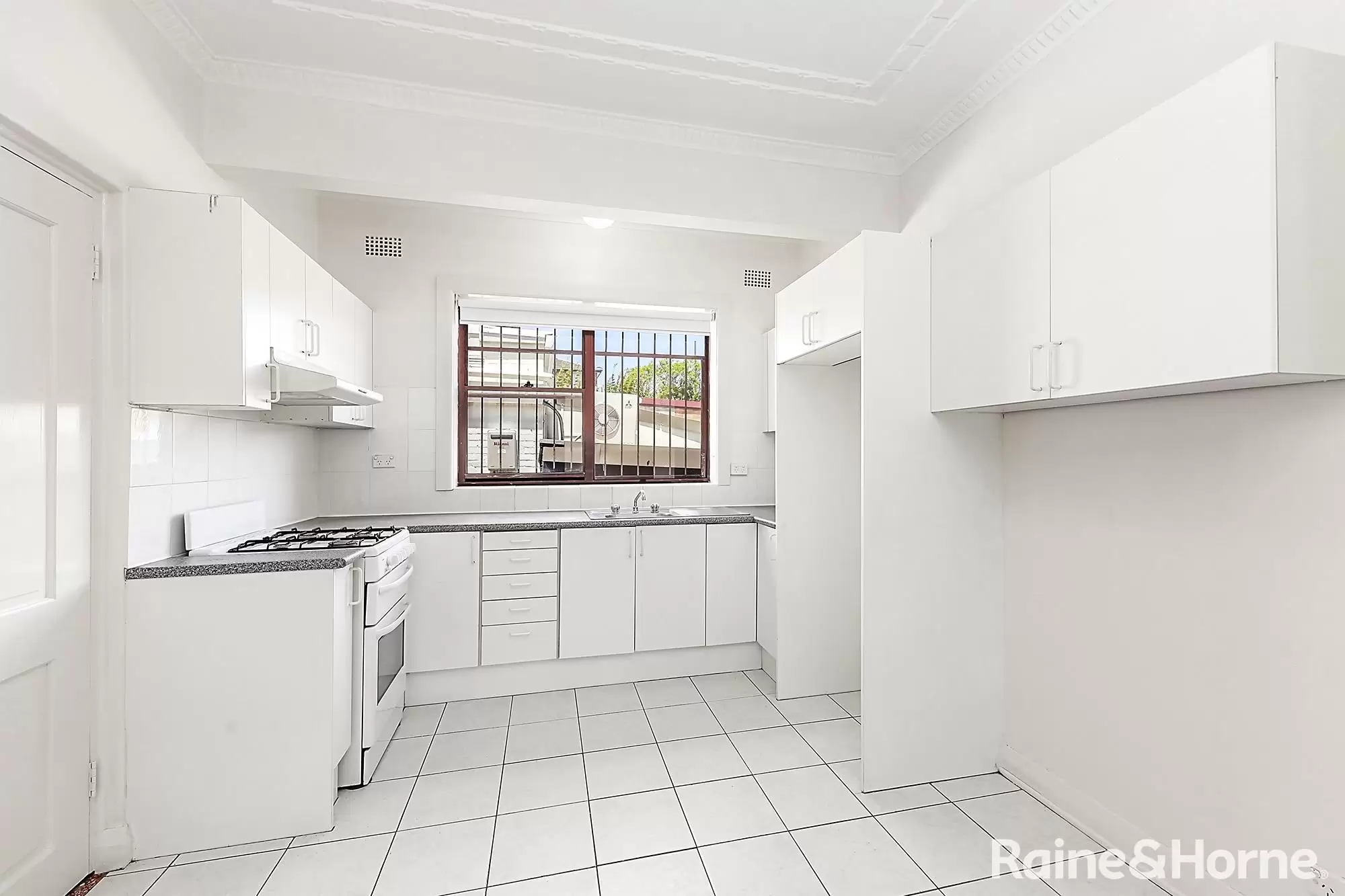 2/613 Anzac Parade, Maroubra For Lease by Raine & Horne Randwick | Coogee | Clovelly - image 2
