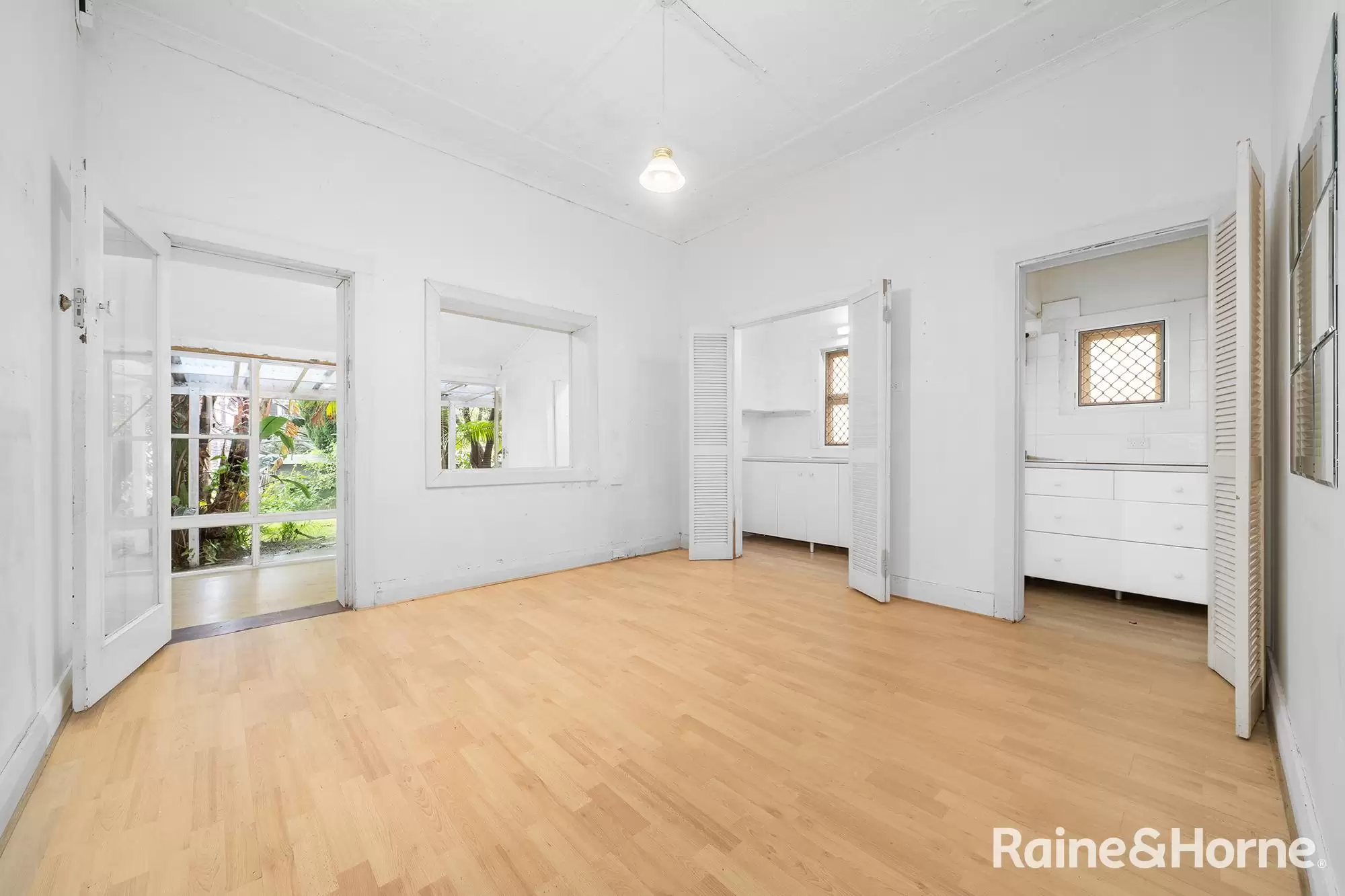 42 Chaleyer Street, Rose Bay Auction by Raine & Horne Randwick | Coogee | Clovelly - image 5