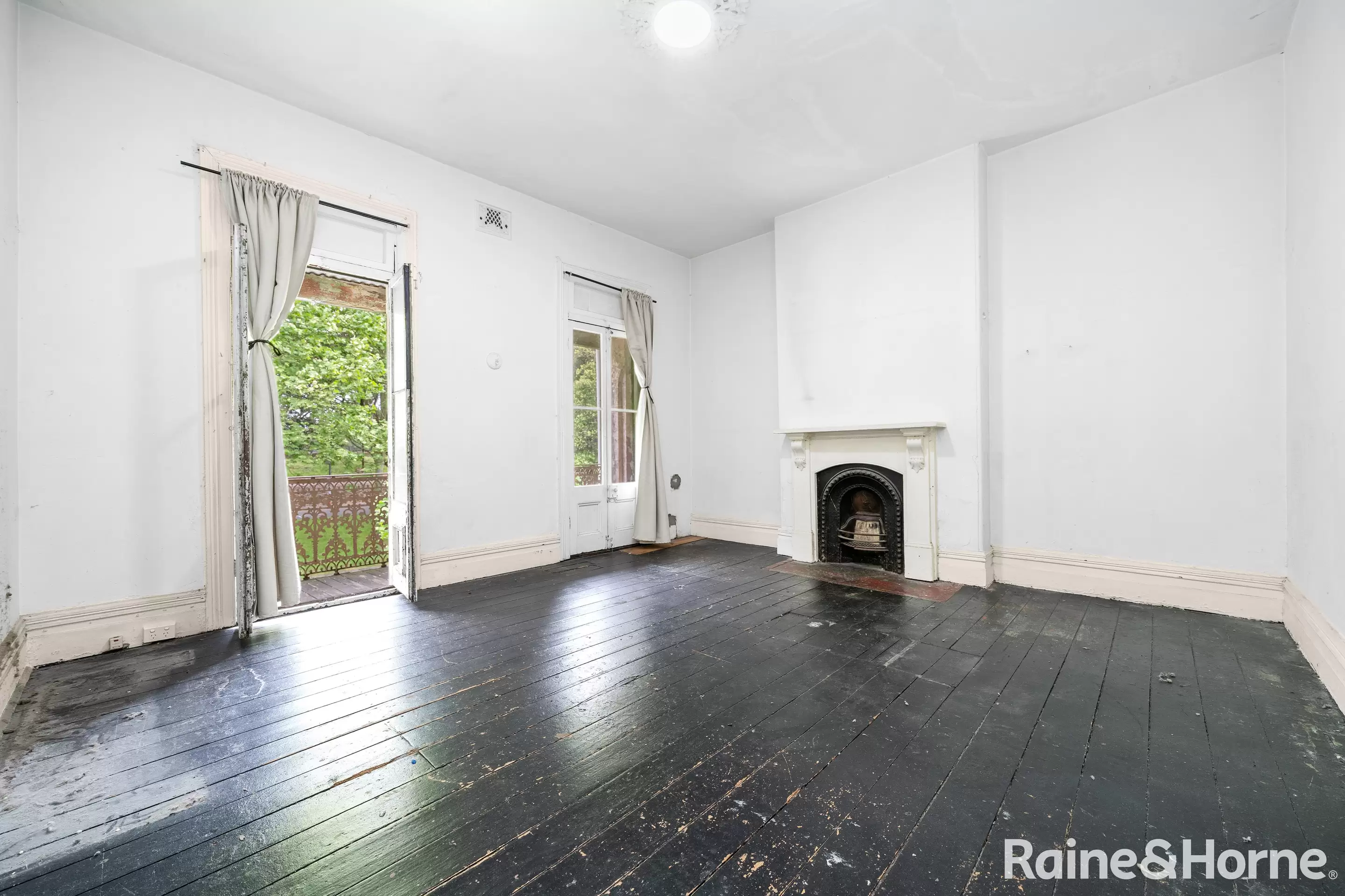 106 Oxford Street, Woollahra Sold by Raine & Horne Randwick | Coogee | Clovelly - image 2