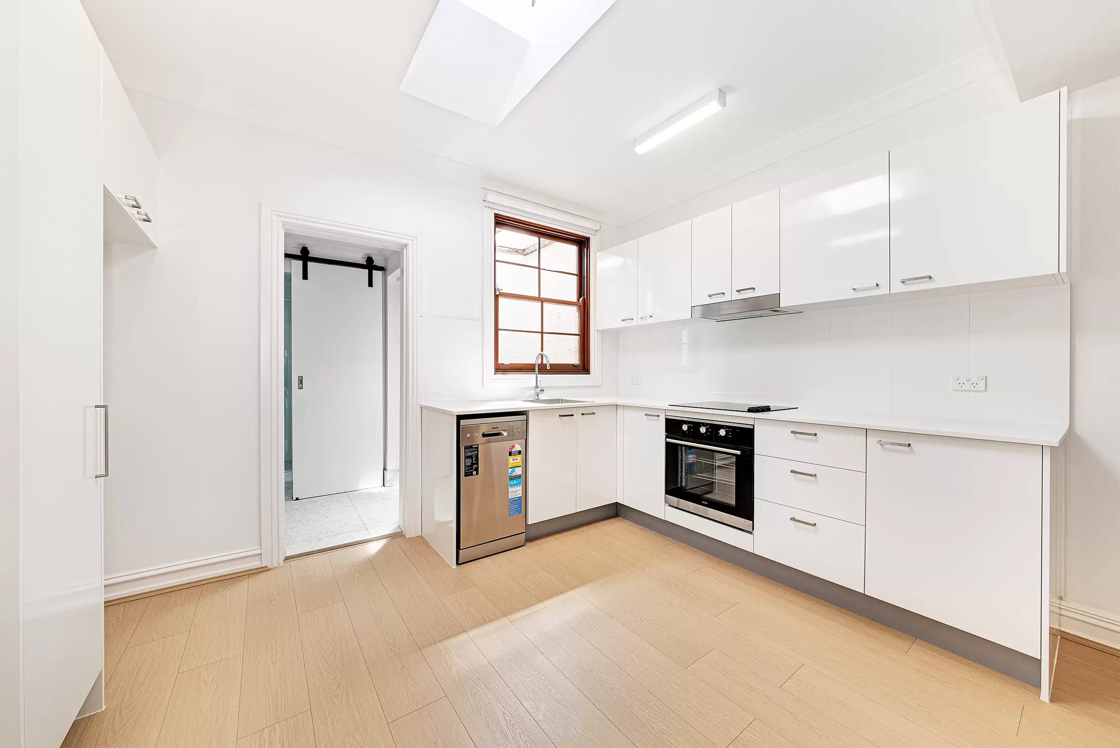 11/14 Spring Street, Paddington Leased by Raine & Horne Randwick | Coogee | Clovelly - image 1