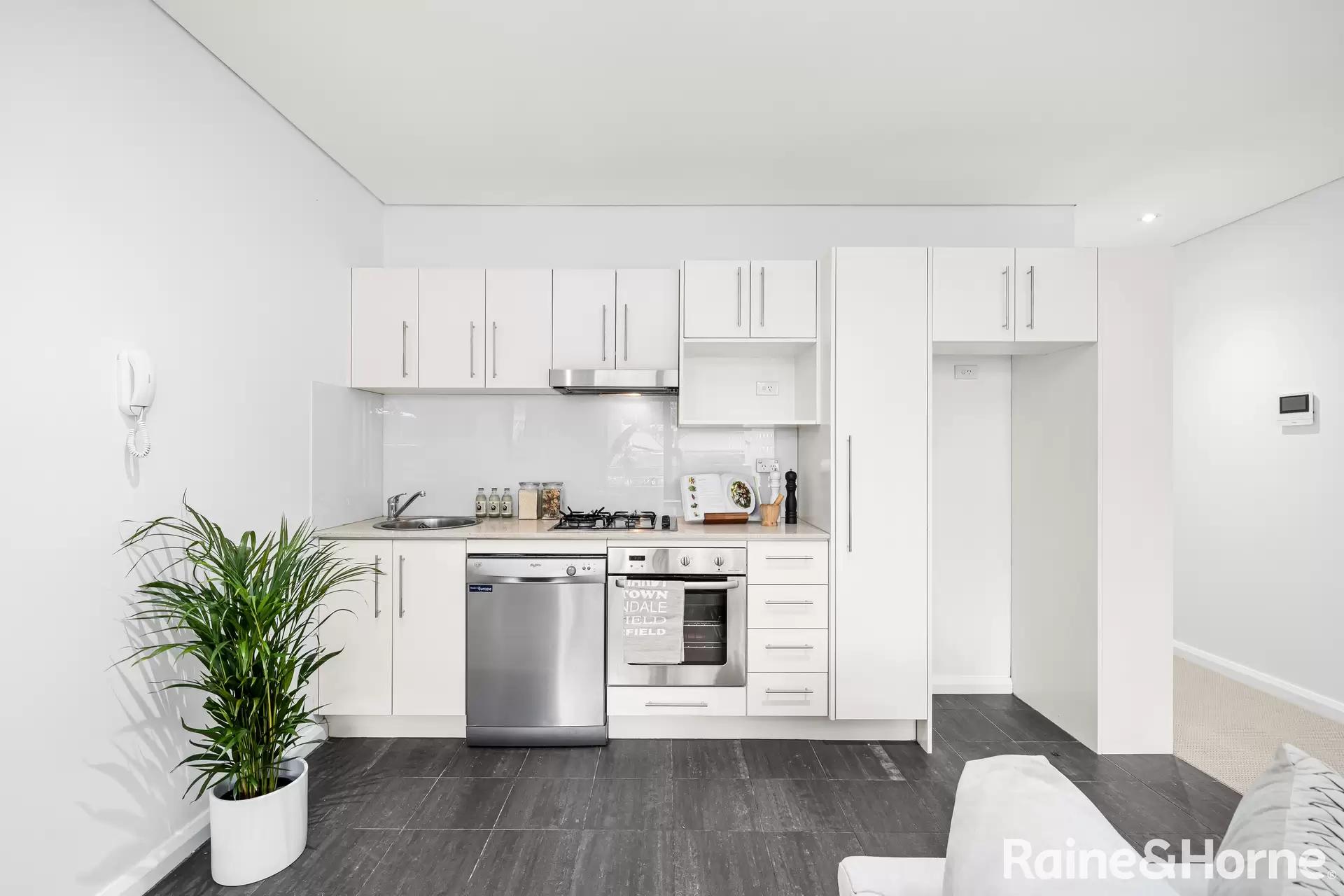 6/34 Avoca Street, Randwick Auction by Raine & Horne Randwick | Coogee | Clovelly - image 1