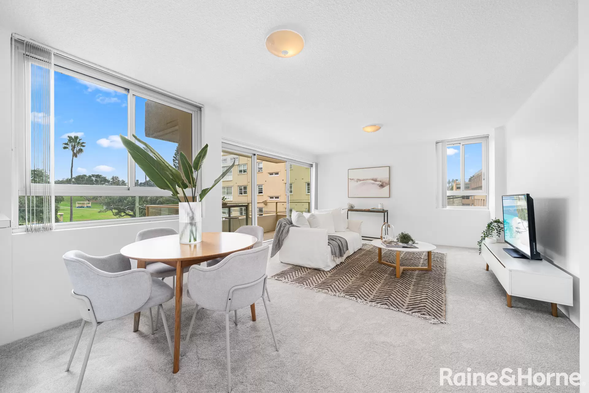 2/120 Beach Street, Coogee Auction by Raine & Horne Randwick | Coogee | Clovelly