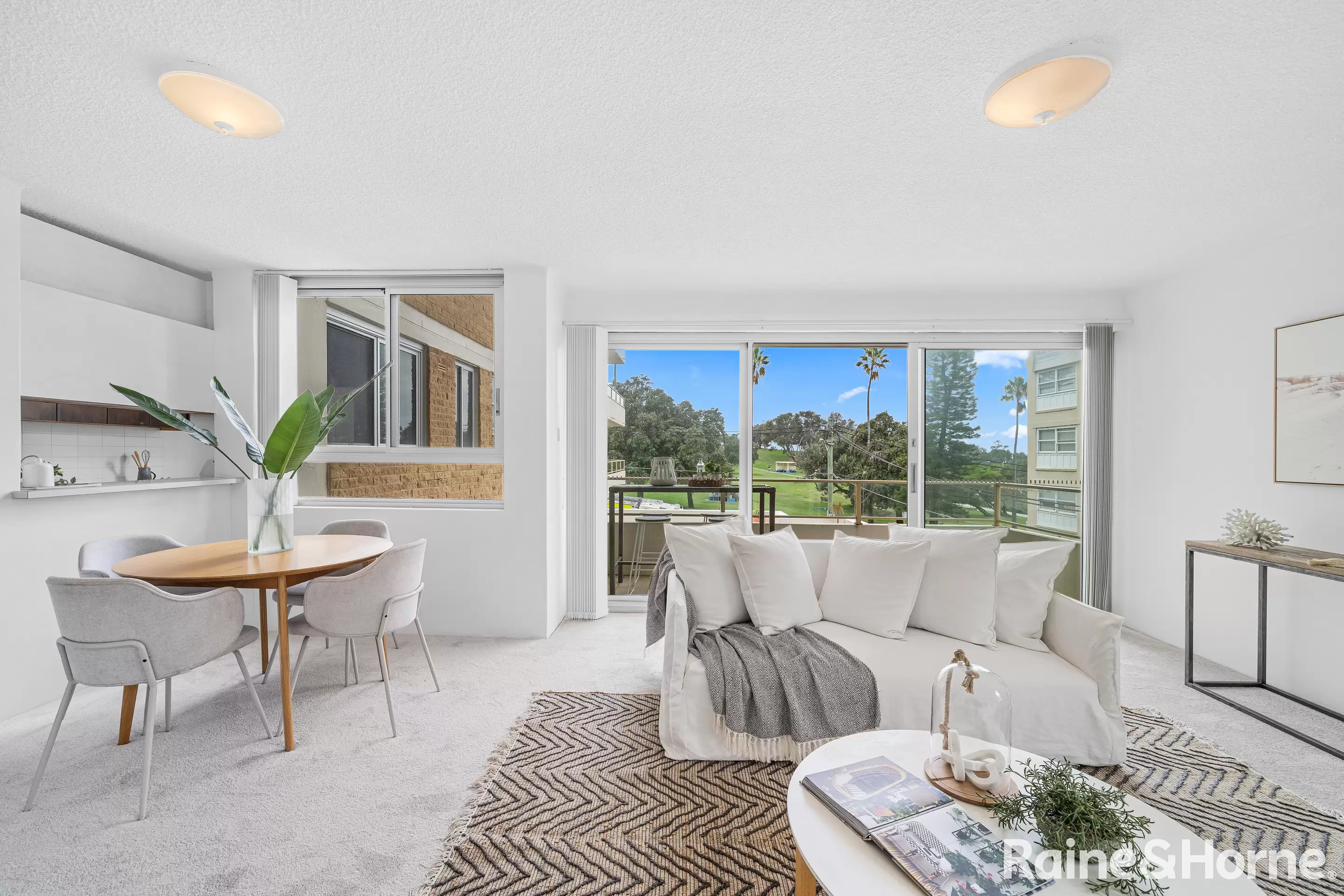 2/120 Beach Street, Coogee For Sale by Raine & Horne Randwick | Coogee | Clovelly - image 2