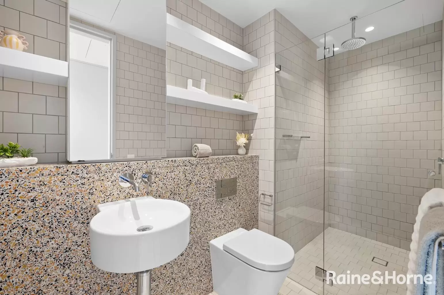 One A, B604,/5 Hadfields Street, Erskineville Leased by Raine & Horne Randwick | Coogee | Clovelly - image 4