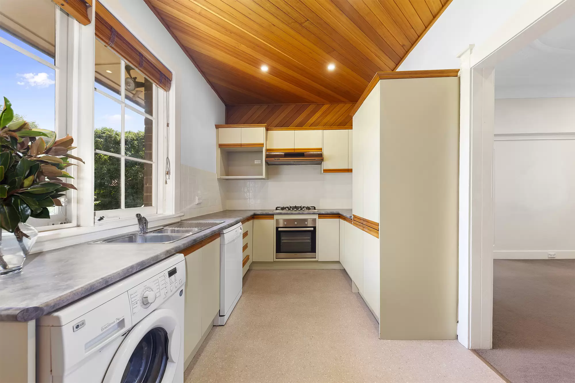 8/2A Milroy Avenue, Kensington For Lease by Raine & Horne Randwick | Coogee | Clovelly - image 3