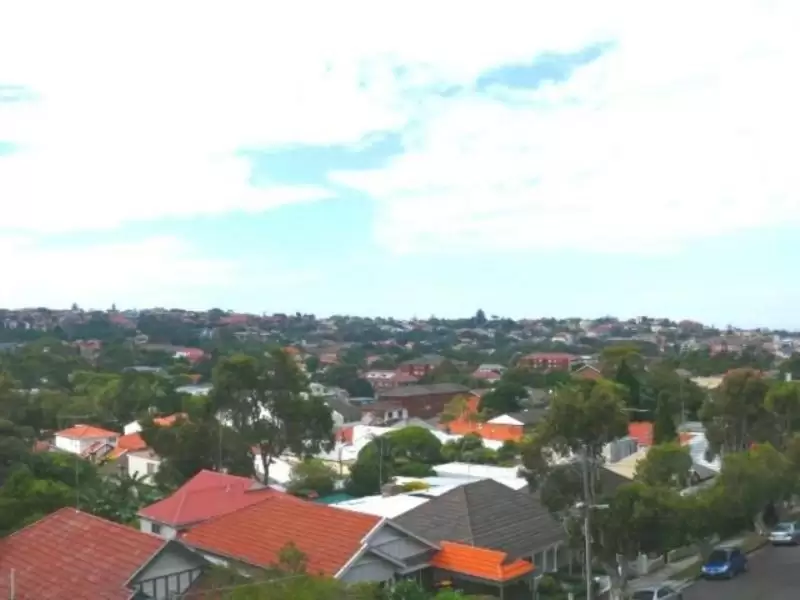 48 Coogee Bay Road, Randwick Leased by Raine & Horne Randwick | Coogee | Clovelly - image 5